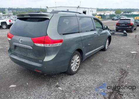 2014 Toyota Sienna Limited 7 Passenger z USA, uszkodzony, nr VIN 5TDDK3DC3ES080867
